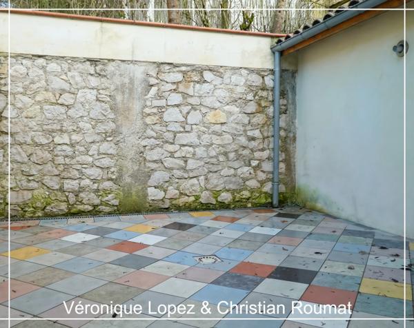 Bon-Encontre, maison mitoyenne de 106 m² habitables avec 3 chambres, cour, garage, parking