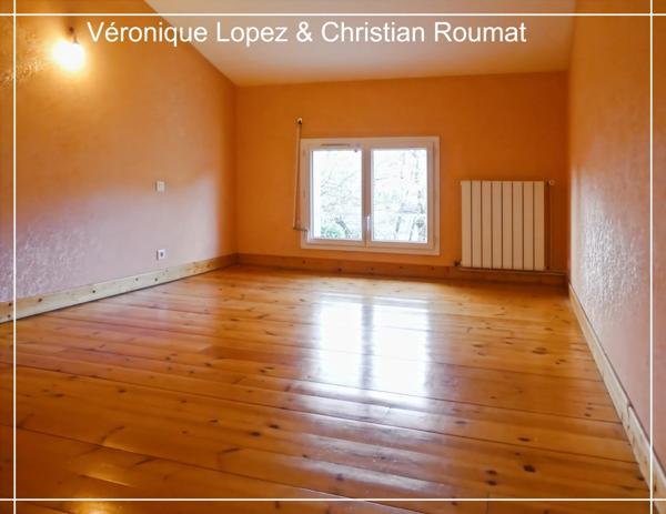 Bon-Encontre, maison mitoyenne de 106 m² habitables avec 3 chambres, cour, garage, parking