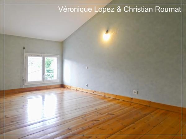 Bon-Encontre, maison mitoyenne de 106 m² habitables avec 3 chambres, cour, garage, parking