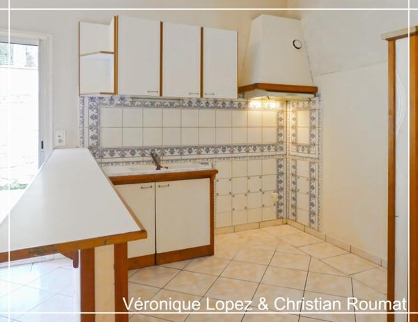 Bon-Encontre, maison mitoyenne de 106 m² habitables avec 3 chambres, cour, garage, parking