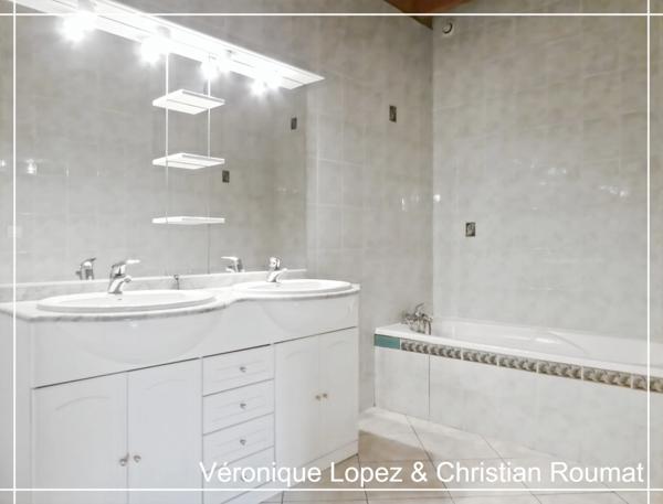 Bon-Encontre, maison mitoyenne de 106 m² habitables avec 3 chambres, cour, garage, parking