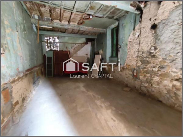 Remise au centre du village.