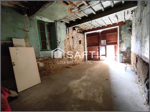 Remise au centre du village.