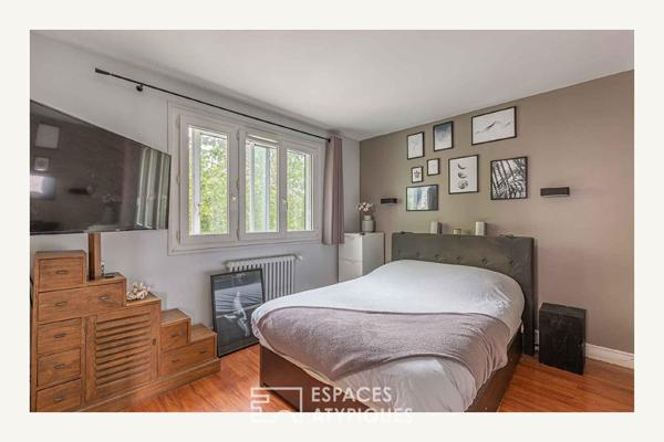 Maison années 50 avec jardin et double garage