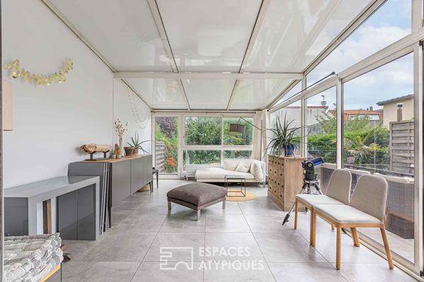 Maison années 50 avec jardin et double garage