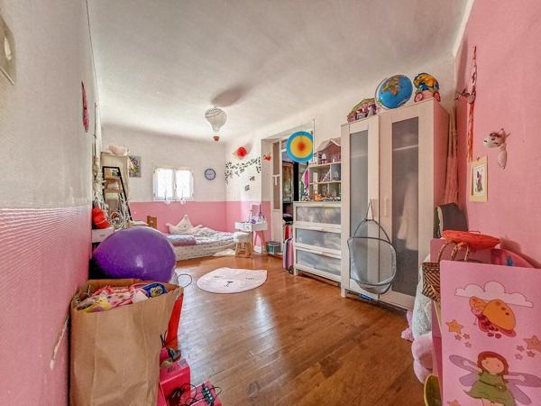 Maison de village avec jardin de 2000m² et vue panoramique – Graissessac