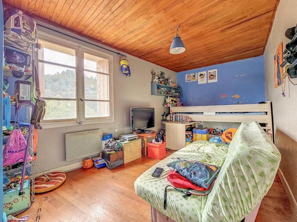 Maison de village avec jardin de 2000m² et vue panoramique – Graissessac