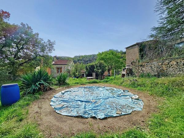 Maison de village avec jardin de 2000m² et vue panoramique – Graissessac