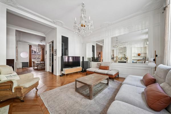 Paris (75007) GROS CAILLOU, CHAMPS-DE-MARS 7 pièces 200 m²