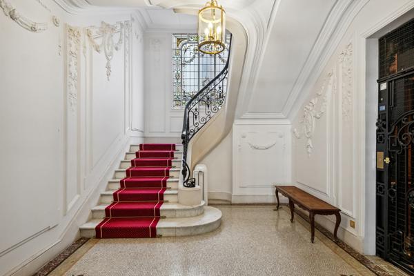 Paris (75007) GROS CAILLOU, CHAMPS-DE-MARS 7 pièces 200 m²