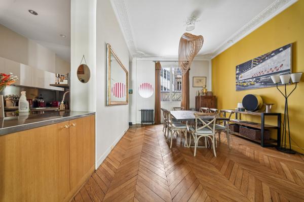 Paris (75007) GROS CAILLOU, CHAMPS-DE-MARS 7 pièces 200 m²