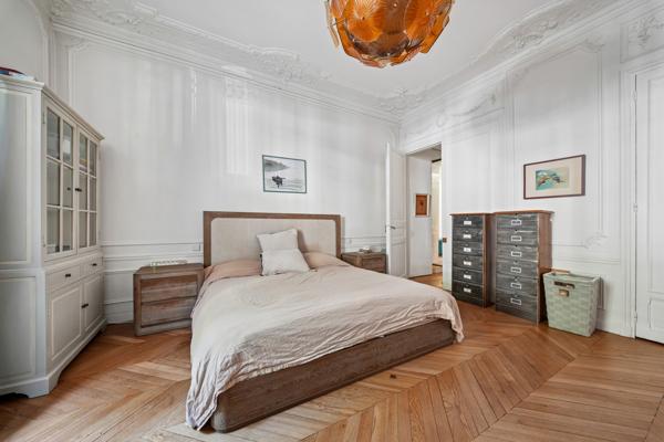 Paris (75007) GROS CAILLOU, CHAMPS-DE-MARS 7 pièces 200 m²
