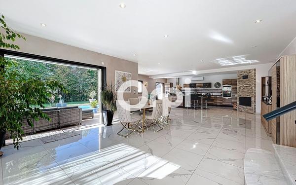 Maison à vendre    5 pièces • 223 m2 Ussac