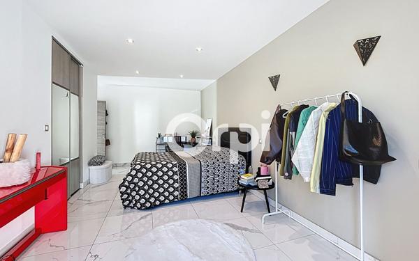 Maison à vendre    5 pièces • 223 m2 Ussac