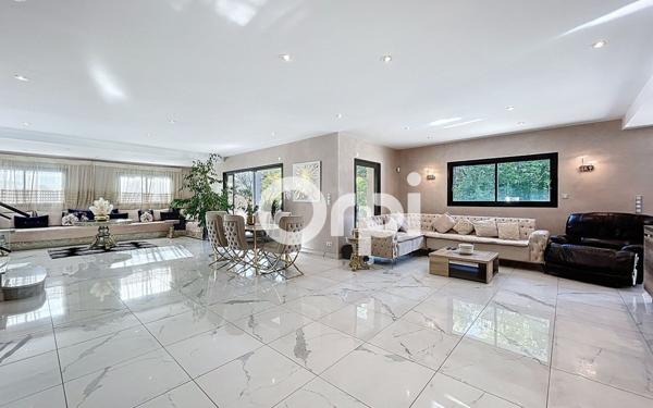 Maison à vendre    5 pièces • 223 m2 Ussac