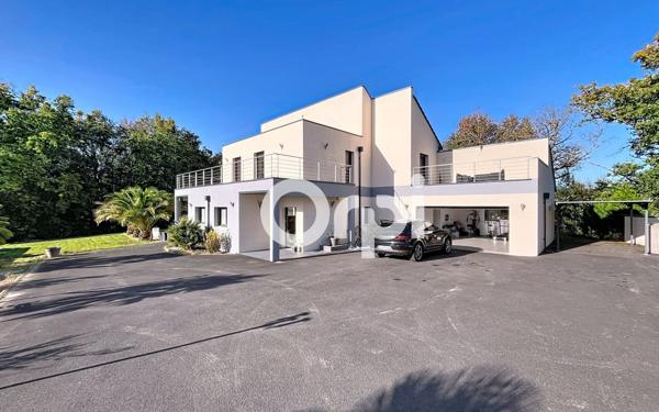 Maison à vendre    5 pièces • 223 m2 Ussac