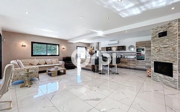 Maison à vendre    5 pièces • 223 m2 Ussac