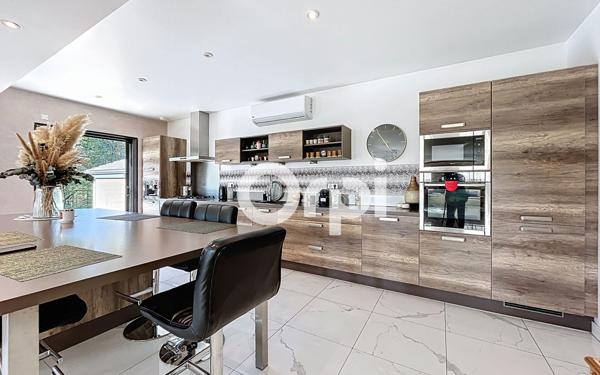 Maison à vendre    5 pièces • 223 m2 Ussac