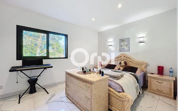 Maison à vendre    5 pièces • 223 m2 Ussac