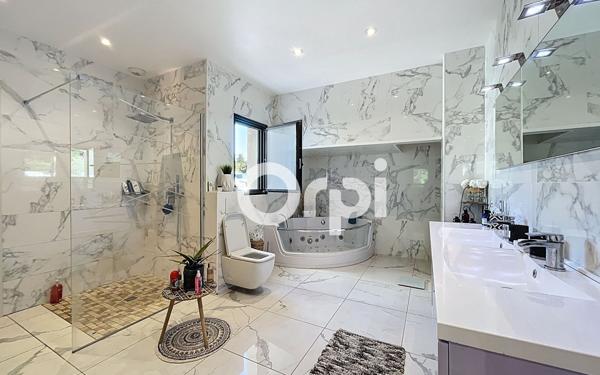 Maison à vendre    5 pièces • 223 m2 Ussac
