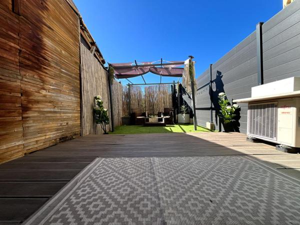 Magnifique appartement studio en rez-de-chaussée avec jardin et une place de stationnement à 200 m de la mer