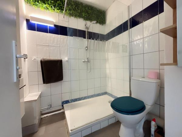 Magnifique appartement studio en rez-de-chaussée avec jardin et une place de stationnement à 200 m de la mer