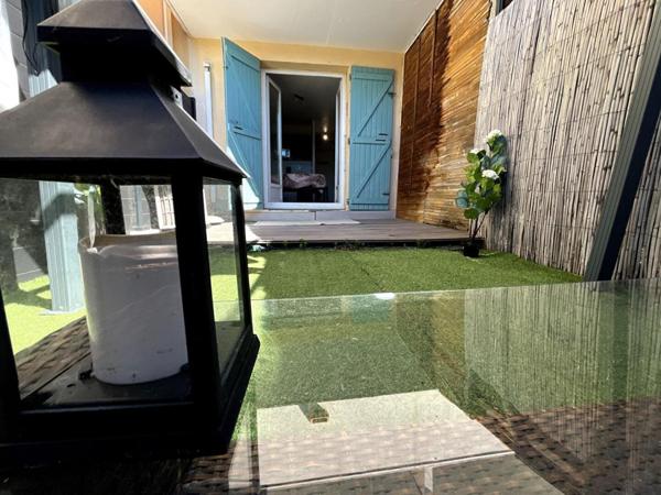 Magnifique appartement studio en rez-de-chaussée avec jardin et une place de stationnement à 200 m de la mer