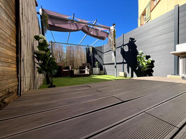 Magnifique appartement studio en rez-de-chaussée avec jardin et une place de stationnement à 200 m de la mer