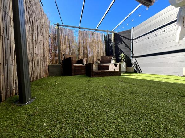Magnifique appartement studio en rez-de-chaussée avec jardin et une place de stationnement à 200 m de la mer
