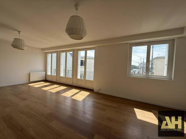 RIVE DROITE - MAISON DIVISÉE EN DEUX APPARTEMENTS