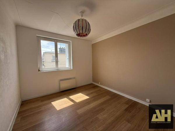 RIVE DROITE - MAISON DIVISÉE EN DEUX APPARTEMENTS
