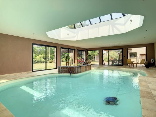 Évasion aux portes de Rennes – Superbe propriété avec piscine et parc paysagé