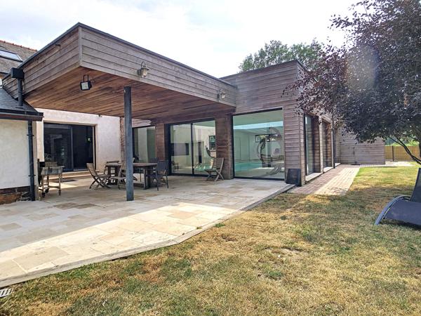 Évasion aux portes de Rennes – Superbe propriété avec piscine et parc paysagé