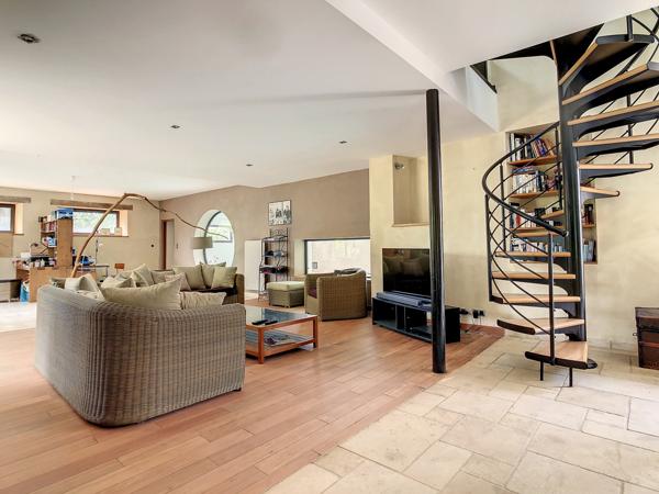 Évasion aux portes de Rennes – Superbe propriété avec piscine et parc paysagé