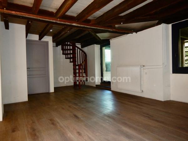 Maison de quatre pièces 122 m2 à PERIGUEUX.