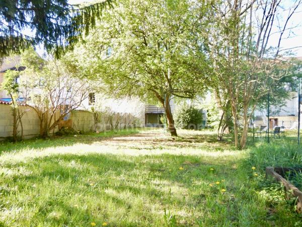Maison de quatre pièces 122 m2 à PERIGUEUX.