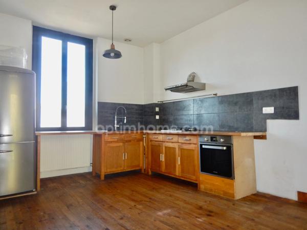Maison de quatre pièces 122 m2 à PERIGUEUX.
