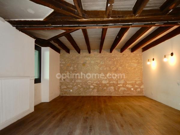 Maison de quatre pièces 122 m2 à PERIGUEUX.