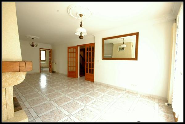 Dpt Seine-et-Marne (77) Ville de NANGIS, Maison récente, Type 7, 300m2, terrain 368 m2