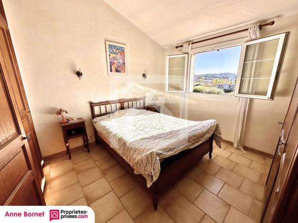 Villa 6 pièces 148 m2 avec jardin arboré, terrasse et cave