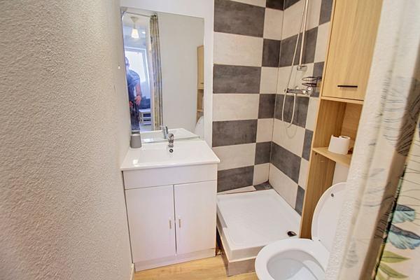 DRAGUIGNAN LOCATION APPARTEMENT STUDIO MEUBLE
