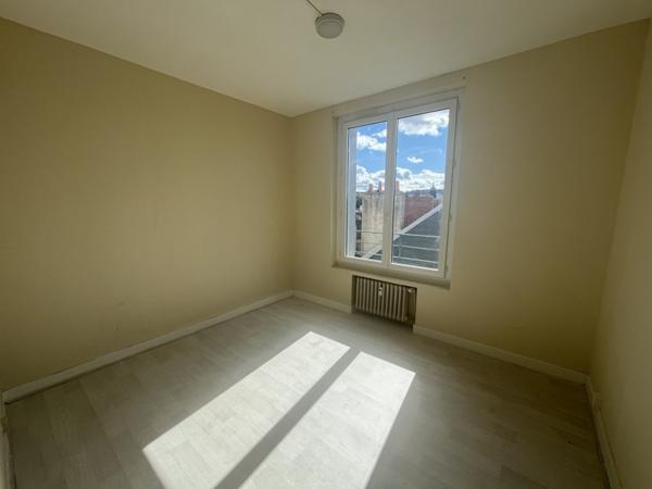 Appartement à louer 695 € CC Montluçon 3 p 53 m² DPE E