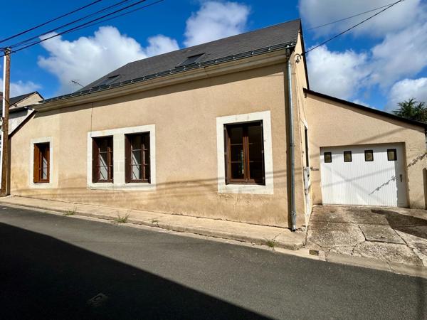 MONTVAL SUR LOIR (72500)centre ville, maison plain-pied à vendre T4 avec garage sur parcelle de 315 m²