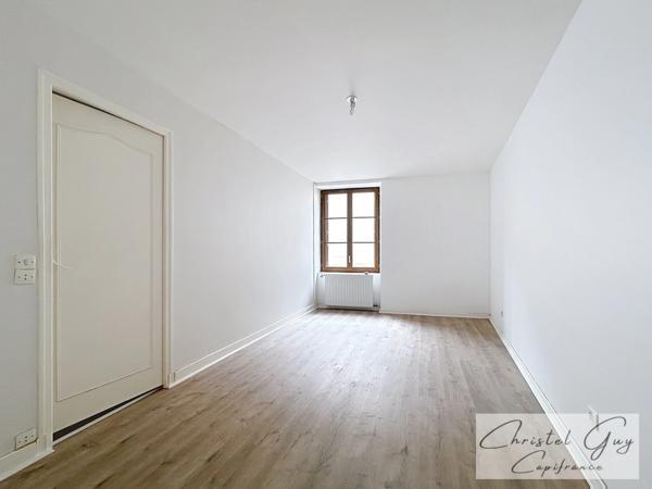 MONTVAL SUR LOIR (72500)centre ville, maison plain-pied à vendre T4 avec garage sur parcelle de 315 m²