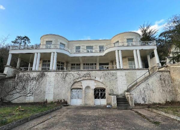 Immeuble à vendre    1 pièce • 499 m2 Montrichard