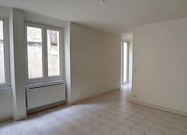 Immeuble à vendre    1 pièce • 499 m2 Montrichard