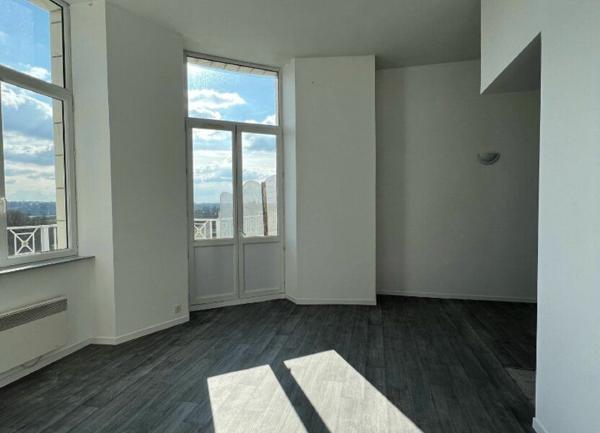 Immeuble à vendre    1 pièce • 499 m2 Montrichard