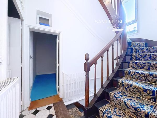 Maison de ville et son jardin, grenier, garage.