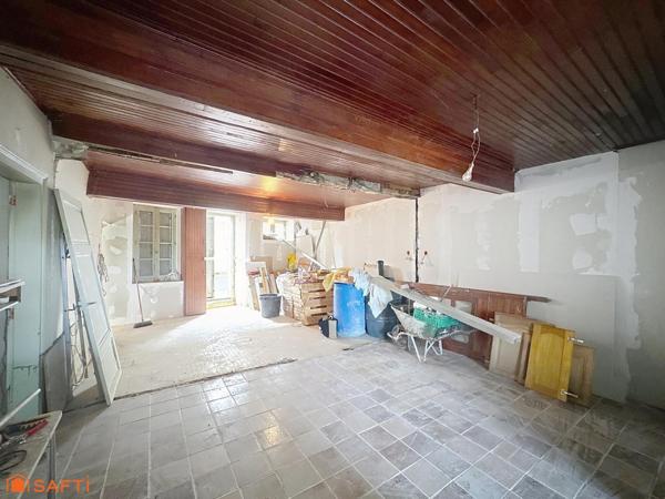 Laissez libre cours à vos idées : une maison idéale pour une rénovation totale et personnalisée.