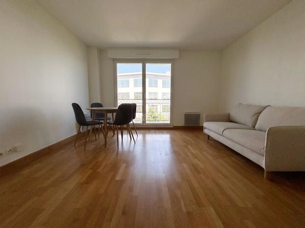 Appartement Poissy 2 pièce(s) meublés 42 m2

Loyer 970 €/mois charges comprises **

- Ref : 8747